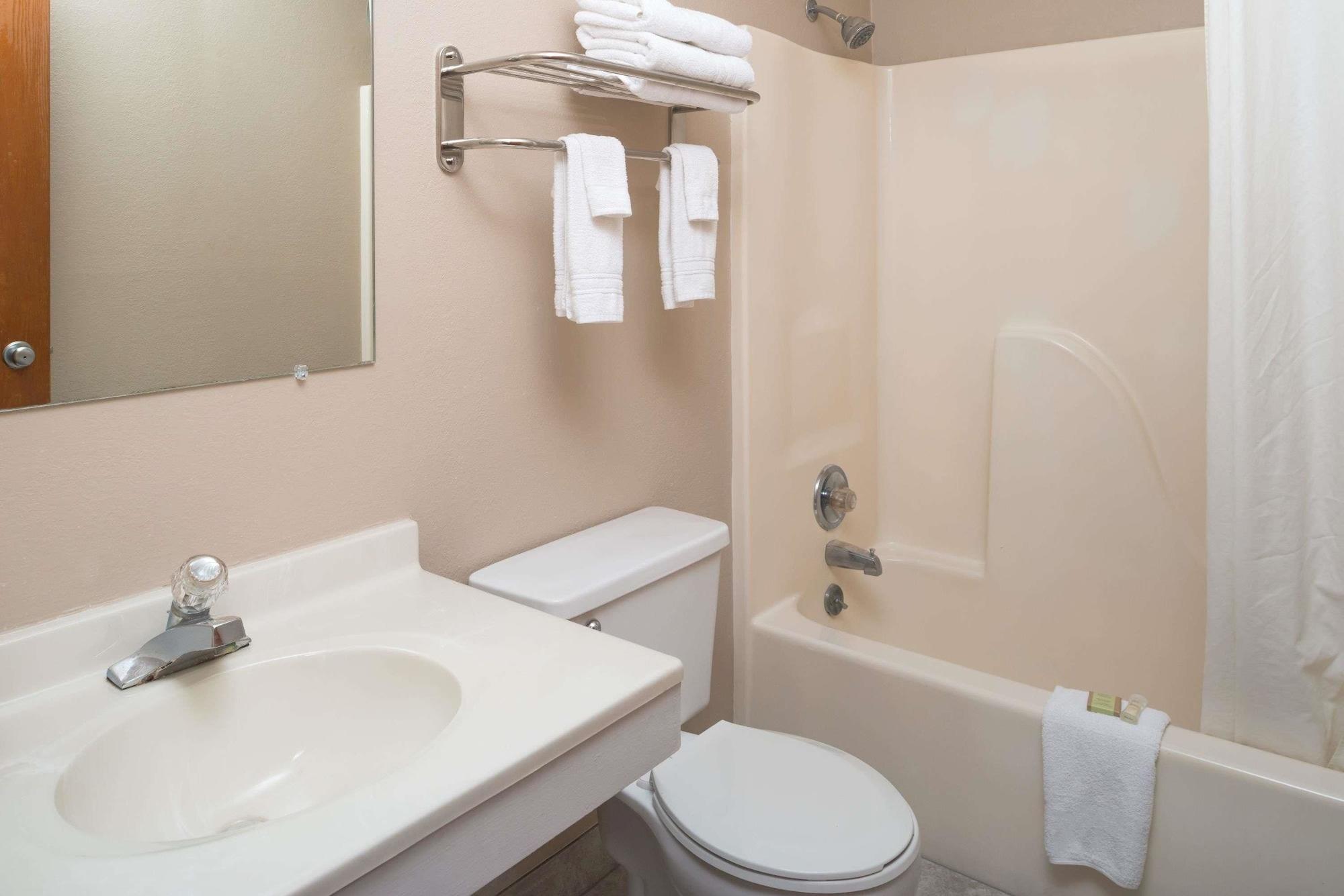 ซูเปอร์ 8 บาย วินด์แฮม โอมาฮา เนแบรสกา Hotel ภายนอก รูปภาพ