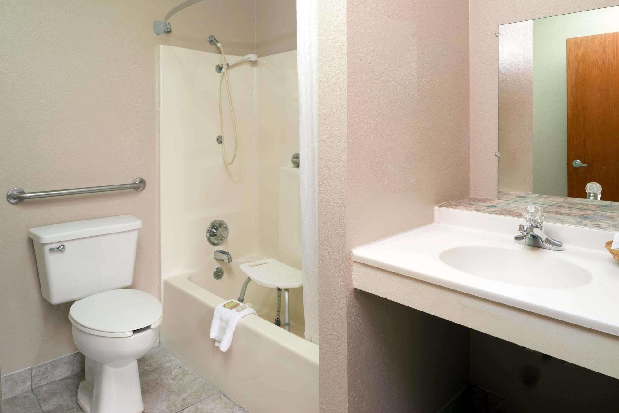 ซูเปอร์ 8 บาย วินด์แฮม โอมาฮา เนแบรสกา Hotel ภายนอก รูปภาพ